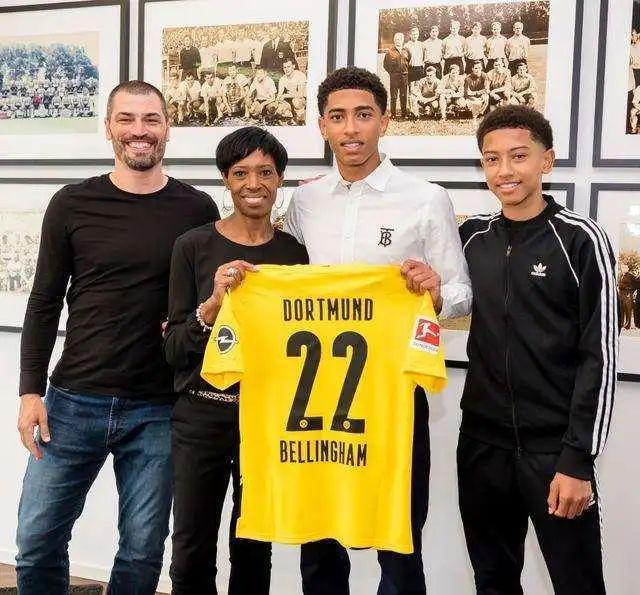 队友传球给 队友传球给