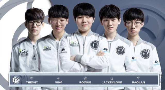 足球比赛现 足球比赛现