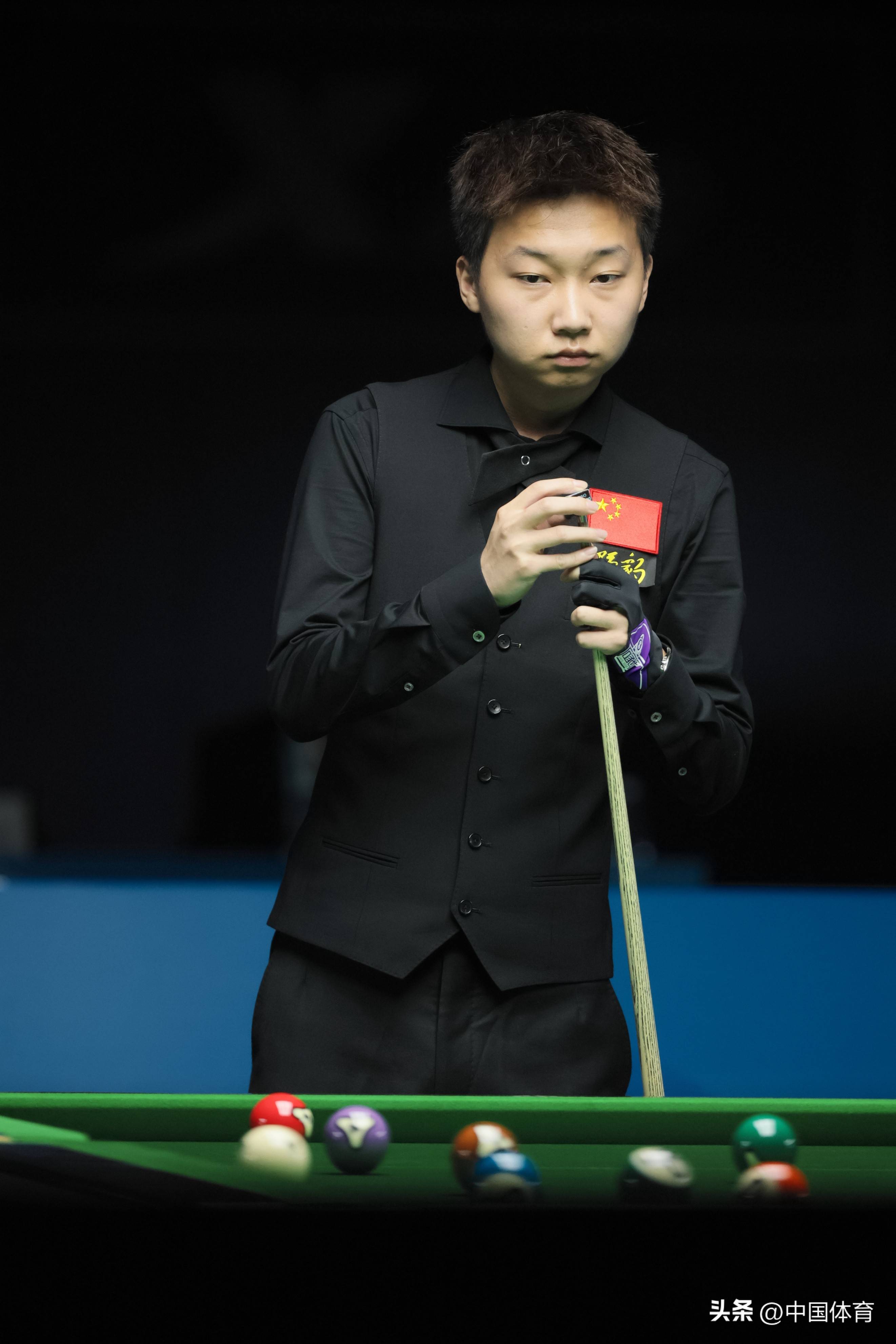 满了悬念与 满了悬念与